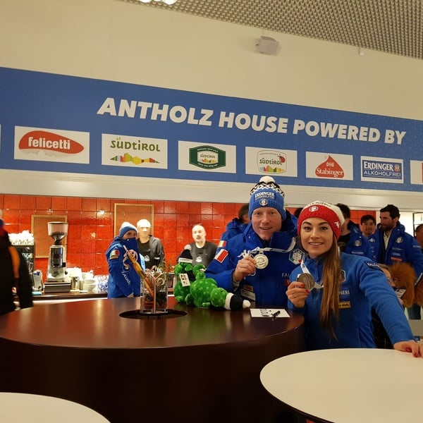 15.03.2019 - Dorothea Wierer e Lukas Hofer hanno festeggiato l’argento Mondiale all’Antholz House!