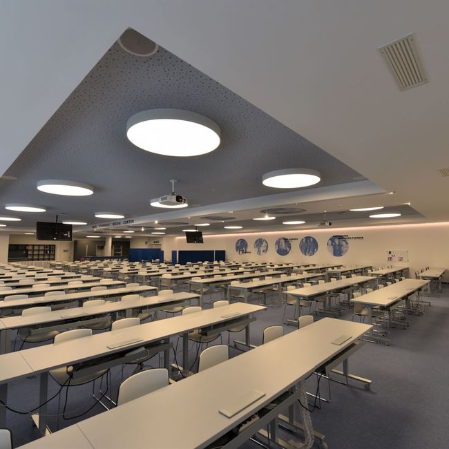 SeminarraumPaulZingerle-535qm-250-Sitzplätze