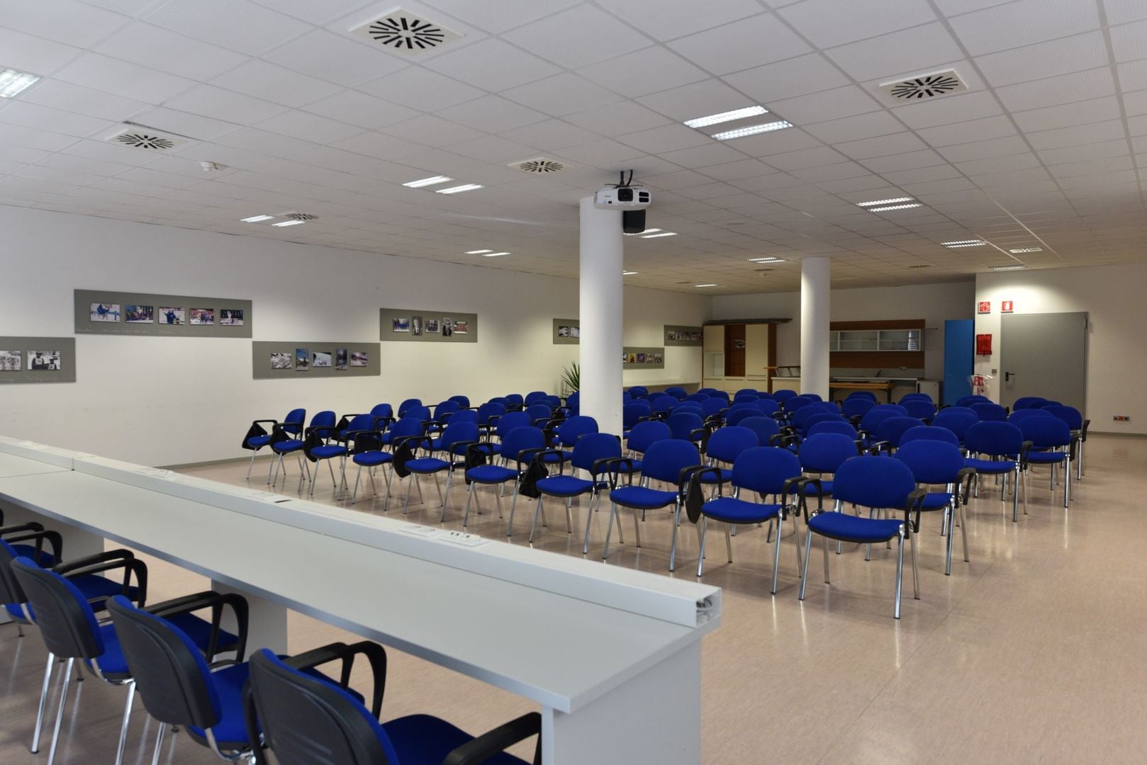 SalaRiunioni1.0-210qm-100posti