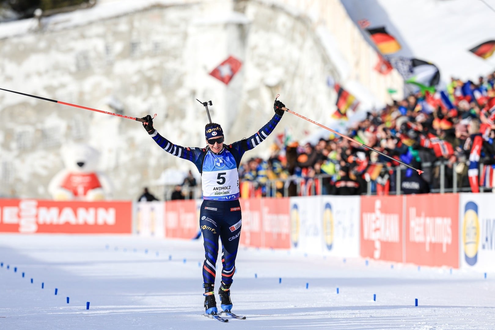 21.01.2024 - Julia Simon jubelt beim letzten Rennen in Antholz